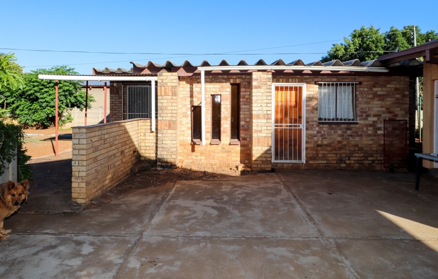 4 Bedroom Property for Sale in Flimieda North West